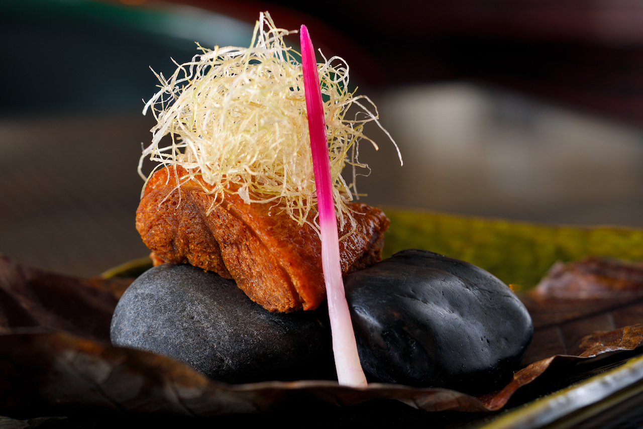 Fried duck, foie gras, onion, leek and orange - Armani/Hashi