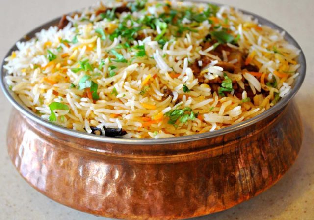 date night activities in dubai - biryani