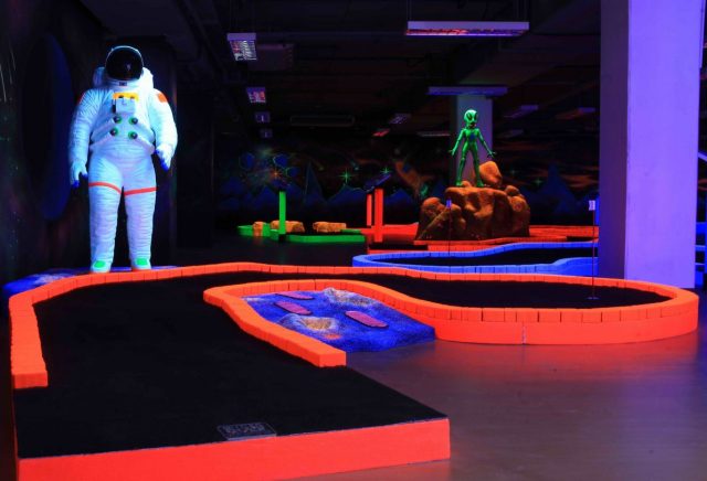 date night activities in dubai - tee and putt mini golf dubai