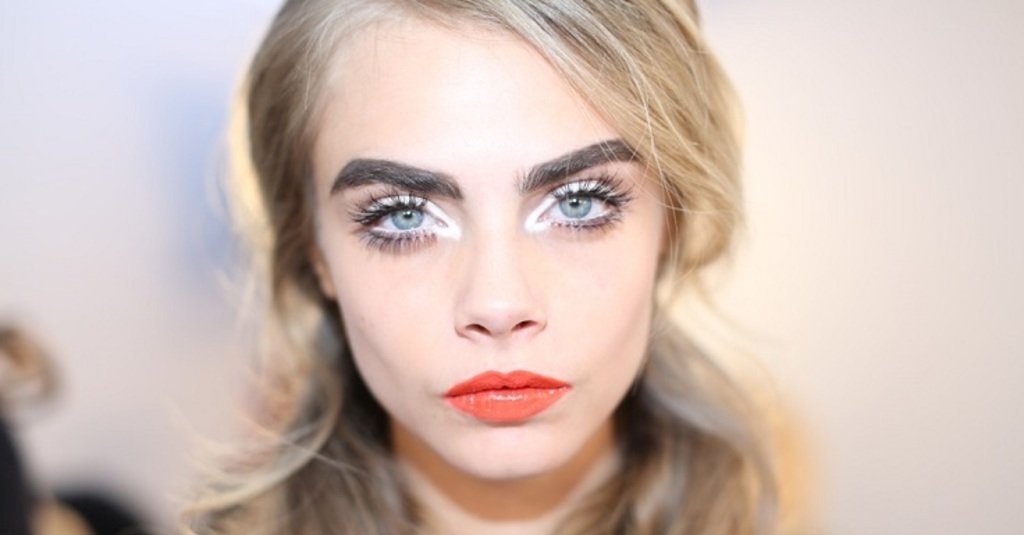 White-eyeliner-and-big-lashes-Cropped