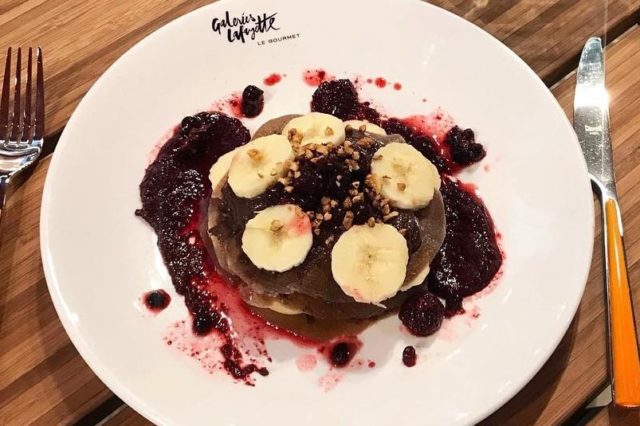 vegan-banana-pancakes-in-dubai-mall-vegan-food-in-dubai-super-natural-kitchen-vegan-restaurant-in-dubai